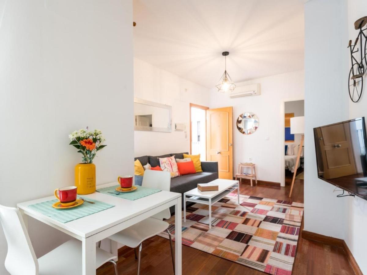 Holi-Rent Santa Marina Apartment Seville Exterior photo